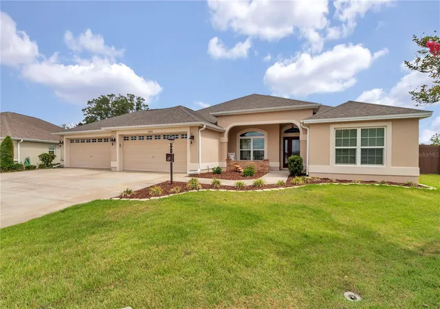 Homes for sale in Oxford, FL | 11415 Zimmerman Path, Oxford, FL 34484 | MLS# OM726243