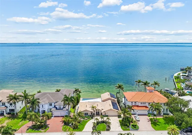 Photo 1 of Single family home for sale at 2038 Carolina Ave Ne, St Petersburg, FL 33703 | MLS# TB8516990 | Listing updated on 2026-07-18