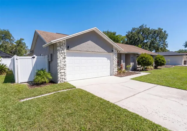 Photo 2 of Single family home for sale at 2911 Autumnwood Trl, Apopka, FL 32703 | MLS# G5113477 | Listing updated on 2026-10-07