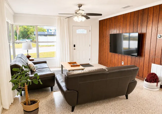 Photo 2 of Single family home for sale at 13619 Lake Blvd, Winter Garden, FL 34787 | MLS# G5113480 | Listing updated on 2026-06-25