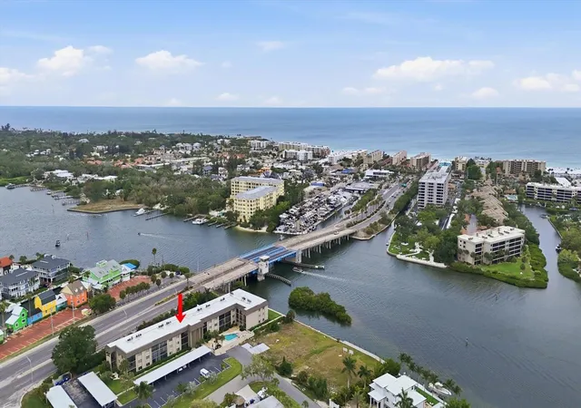 Photo 1 of Sale Pending at 6470 Hollywood Blvd #208, Sarasota, FL 34231 | MLS# A4696425 | Listing updated on 2026-08-04