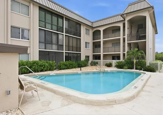 Photo 3 of Sale Pending at 6470 Hollywood Blvd #208, Sarasota, FL 34231 | MLS# A4696425 | Listing updated on 2026-08-04