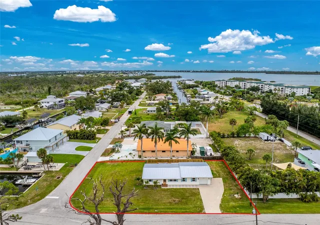 Photo 3 of Single family home for sale at 8153 Robert St, Englewood, FL 34224 | MLS# D6147738 | Listing updated on 2026-09-25