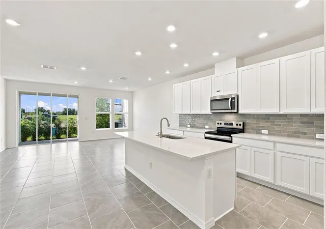 Photo 2 of Townhouse for sale at 6355 Jensen View Ave, Apollo Beach, FL 33572 | MLS# TB8517052 | Listing updated on 2026-10-09