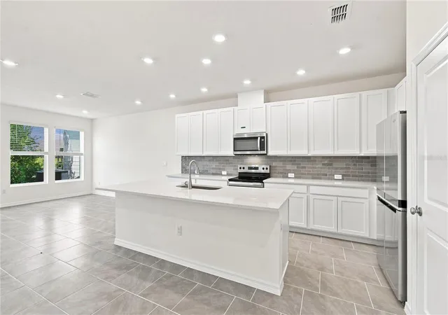 Photo 3 of Townhouse for sale at 6355 Jensen View Ave, Apollo Beach, FL 33572 | MLS# TB8517052 | Listing updated on 2026-10-09