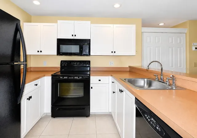 5th image of 25100 Sandhill Blvd #J-201, Punta Gorda, FL 33983 | MLS# C7527077