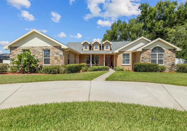 Homes for sale in Fort Meade, FL | 615 N Oak Ave, Fort Meade, FL 33841 | MLS# L4962580