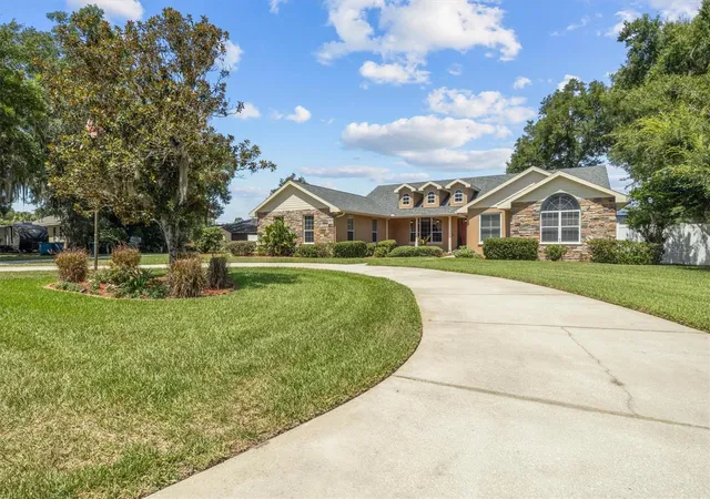 Homes for sale in Fort Meade, FL | 615 N Oak Ave, Fort Meade, FL 33841 | MLS# L4962580
