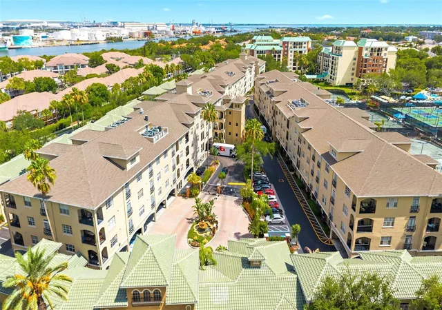 Listing Photo 2 - Condo for sale in building located at 501 Knights Run Ave, Tampa, FL 33602 - Unit #1325