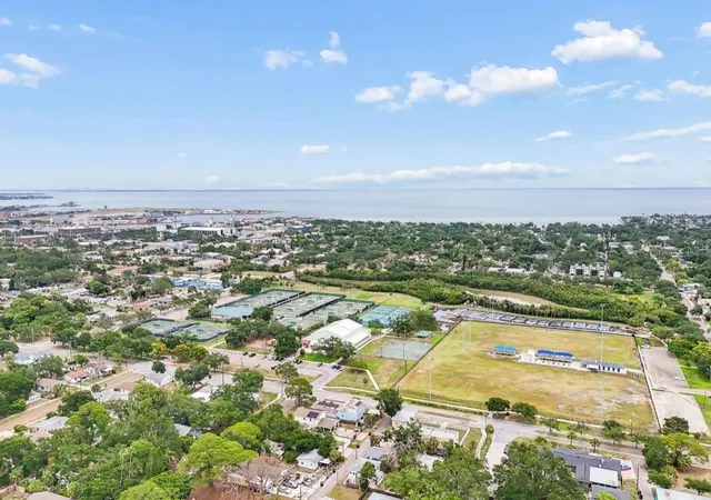 Listing Photo 2 - Condo for sale in building located at 725 21st Ave S, Saint Petersburg, FL 33705