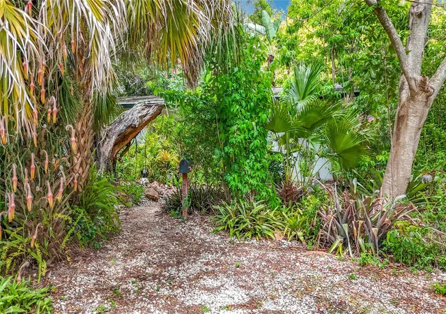 Photo 2 of Single family home for sale at 6330 Emerson Ave S, St Petersburg, FL 33707 | MLS# L4962583 | Listing updated on 2026-08-25