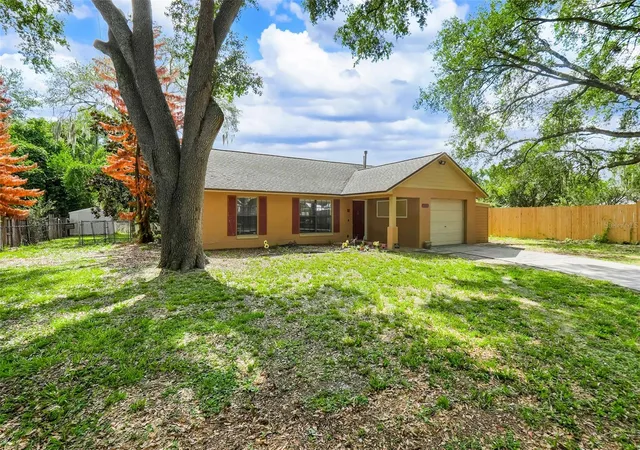 Photo 3 of Single family home for sale at 207 Howard Ct, Mascotte, FL 34753 | MLS# GC541021 | Listing updated on 2026-07-16