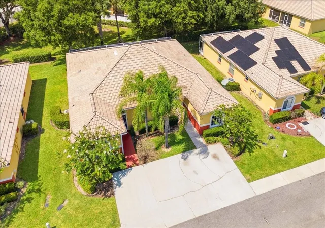 Photo 4 of Single family home for sale at 157 Ocean Blf Dr, Kissimmee, FL 34759 | MLS# S5151532 | Listing updated on 2026-08-27
