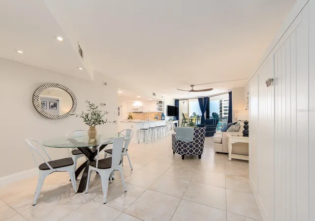 Listing Photo 4 - Condo for sale in building located at 690 Island Wy, Clearwater, FL 33767 - Unit #408