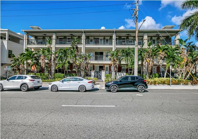 Homes for sale in St Petersburg, FL | 201 6th St S #102, St Petersburg, FL 33701 | MLS# TB8517191