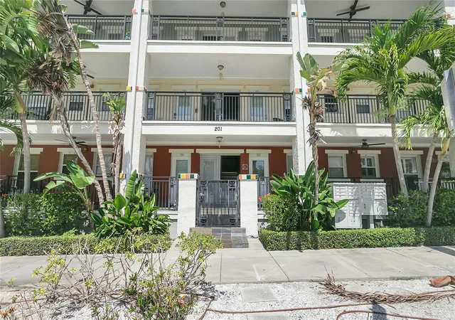 Homes for sale in St Petersburg, FL | 201 6th Street, St Petersburg, FL 33701 | Houzeo