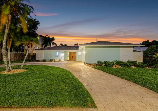 3rd image of 1022 Eden Isle Dr NE, Saint Petersburg, FL 33704 | MLS# TB8517208