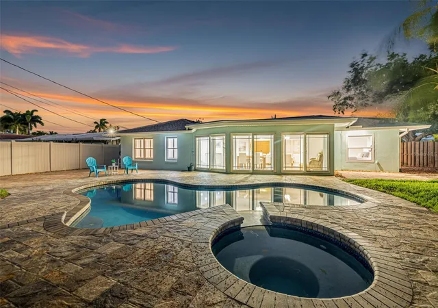5th image of 1022 Eden Isle Dr NE, Saint Petersburg, FL 33704 | MLS# TB8517208