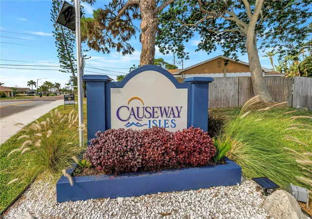 Photo 3 of Single family home for sale at 7901 Causeway Blvd S, St Petersburg, FL 33707 | MLS# TB8517212 | Listing updated on 2026-10-21