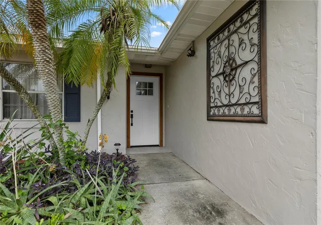 Photo 2 of Single family home for sale at 630 E Thelma St, Lake Alfred, FL 33850 | MLS# P4938986 | Listing updated on 2026-09-15