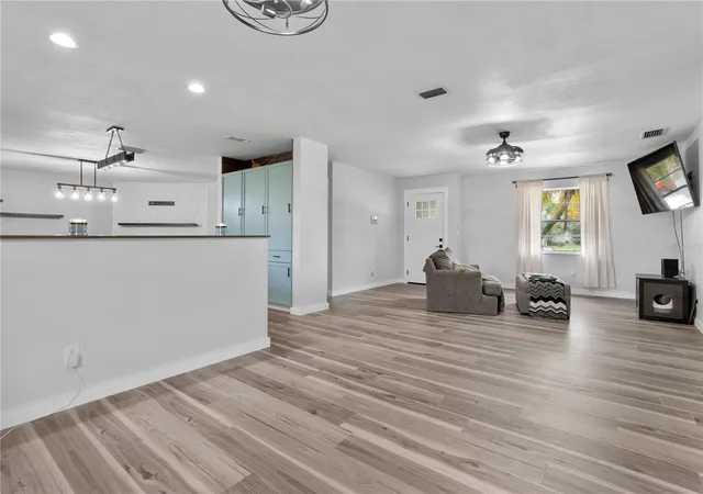 Photo 3 of Single family home for sale at 630 E Thelma St, Lake Alfred, FL 33850 | MLS# P4938986 | Listing updated on 2026-09-15