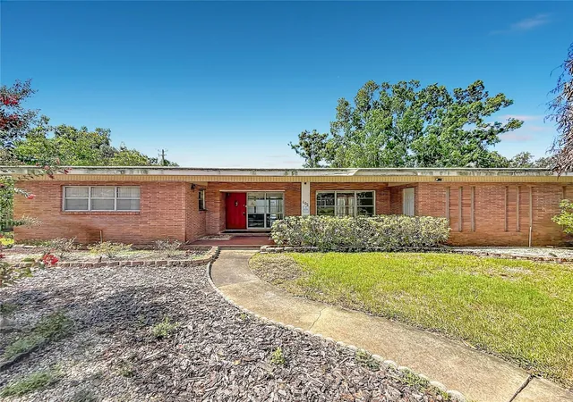 2nd image of 605 Courtney Dr, Temple Terrace, FL 33617 | MLS# TB8517226