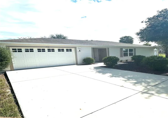 Photo 1 of Single family home for sale at 716 Truman Ave, Lady Lake, FL 32159 | MLS# G5113512 | Listing updated on 2026-09-30