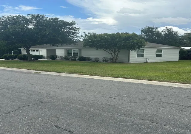 Photo 2 of Single family home for sale at 716 Truman Ave, Lady Lake, FL 32159 | MLS# G5113512 | Listing updated on 2026-09-30