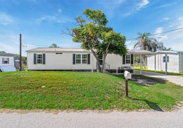 Photo 3 of Manufactured home for sale at 2008 Lake Ellen Dr, Haines City, FL 33844 | MLS# O6415192 | Listing updated on 2026-08-06