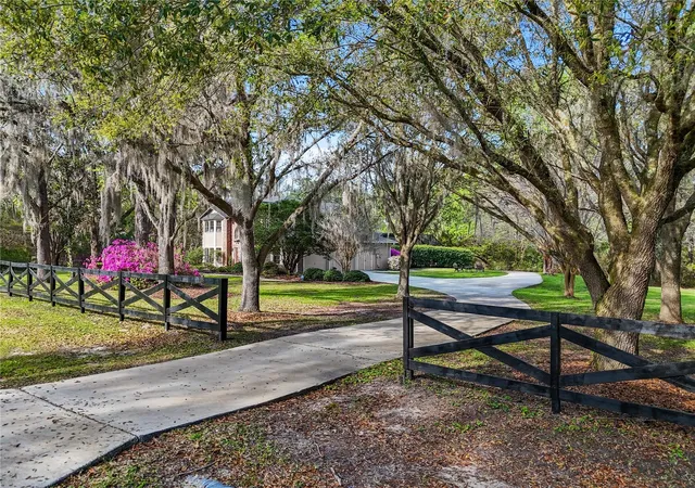 Photo 4 of Sale Pending at 1118 SW 112th Street, Gainesville, FL 32607 | MLS# GC541030 | Listing updated on 2026-08-25