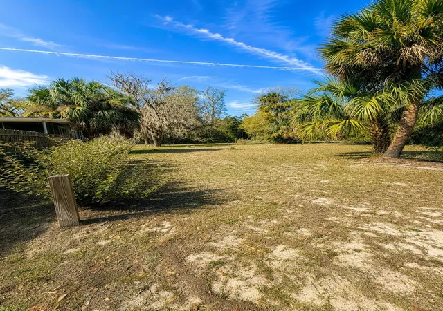 Homes for sale in Crystal River, FL | 452 Ne 13th Ter, Crystal River, FL 34428 | MLS# TB8517268