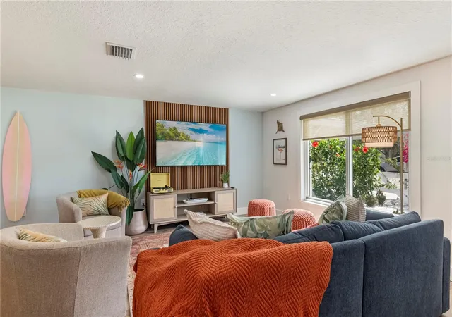4th image of 103 W North Branch Rd, Ruskin, FL 33570 | MLS# TB8517271