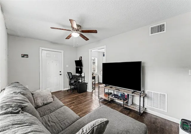 3rd image of 1024 Grant Ave, Mount Dora, FL 32757 | MLS# O6415224
