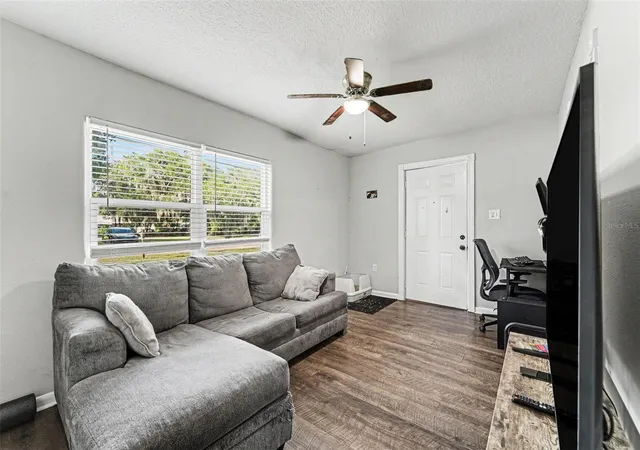 4th image of 1024 Grant Ave, Mount Dora, FL 32757 | MLS# O6415224