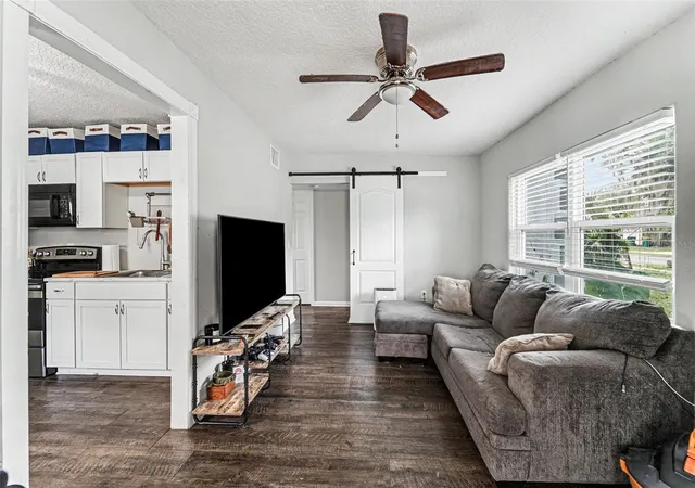 5th image of 1024 Grant Ave, Mount Dora, FL 32757 | MLS# O6415224