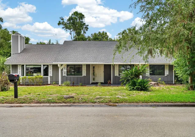 1st image of 11 Rio Pinar Trl, Ormond Beach, FL 32174 | MLS# V4949552