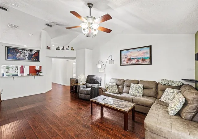 3rd image of 531 Heather Glen Dr, Winter Haven, FL 33884 | MLS# TB8517307