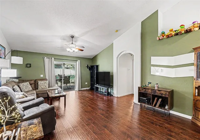 4th image of 531 Heather Glen Dr, Winter Haven, FL 33884 | MLS# TB8517307