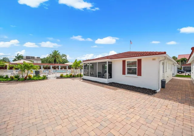 Photo 2 of Single family home for sale at 6154 Midnight Pass Rd #B1, Sarasota, FL 34242 | MLS# A4696503 | Listing updated on 2026-08-28