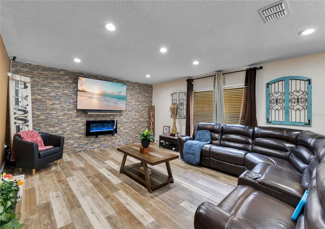 Photo 3 of Single family home for sale at 5051 Plymouth Turtle Cir, Saint Cloud, FL 34772 | MLS# S5151581 | Listing updated on 2026-06-20