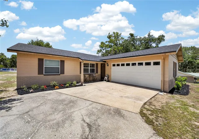 Homes for sale in Fruitland Park, FL | 36435 Via Marcia, Fruitland Park, FL 34731 | MLS# O6415291