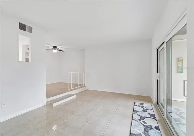 4th image of 552 Plz Seville Ct, Treasure Island, FL 33706