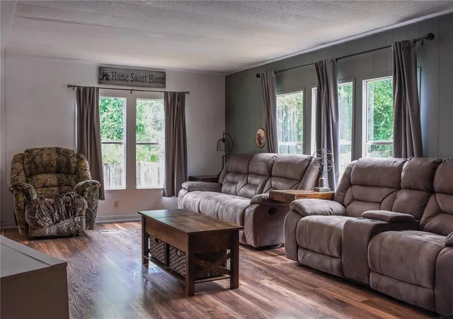 5th image of 5843 Ne 167Th Ave, Silver Springs, FL 34488 | MLS# OM726295