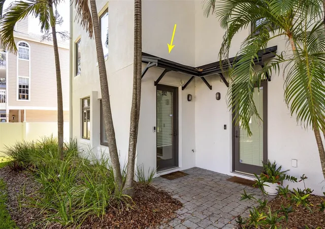Photo 1 of Townhouse for sale at 512 S Glen Ave, Tampa, FL 33609 | MLS# TB8517362 | Listing updated on 2026-08-31