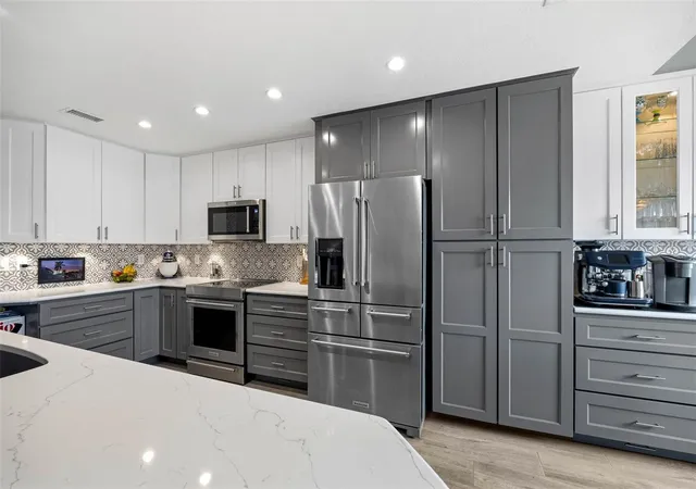Photo 3 of Townhouse for sale at 2395 Hanover Dr, Dunedin, FL 34698 | MLS# TB8517365 | Listing updated on 2026-08-30