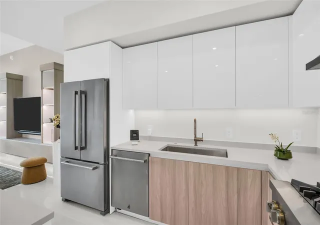 Photo 2 of Condo for sale at 400 Central Ave #2705, Saint Petersburg, FL 33701 | MLS# TB8517369 | Listing updated on 2026-10-22