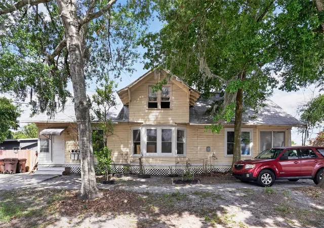 Photo 3 of Sale Pending at 103 E Magnolia St, Kissimmee, FL 34744 | MLS# O6415332 | Listing updated on 2026-09-03