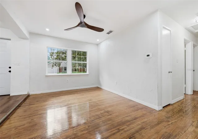 Photo 4 of Single family home for sale at 821 NE 22nd Terrace, Gainesville, FL 32641 | MLS# GC541039 | Listing updated on 2026-09-02