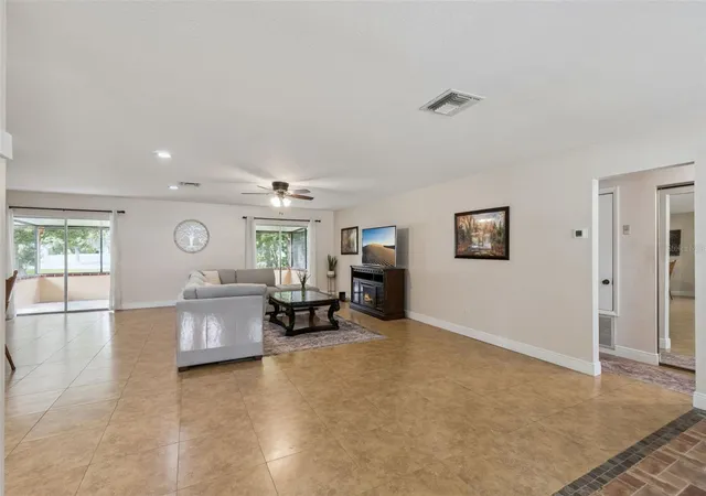 Photo 3 of Single family home for sale at 5246 Mayapple Cir, Orlando, FL 32821 | MLS# W7886581 | Listing updated on 2026-10-07