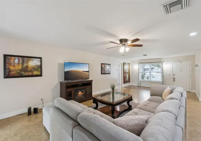 Photo 4 of Single family home for sale at 5246 Mayapple Cir, Orlando, FL 32821 | MLS# W7886581 | Listing updated on 2026-10-07